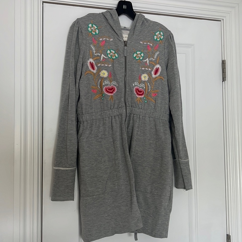 EVY’S TREE THE ANNE MARIE LONG SWEATSHIRT